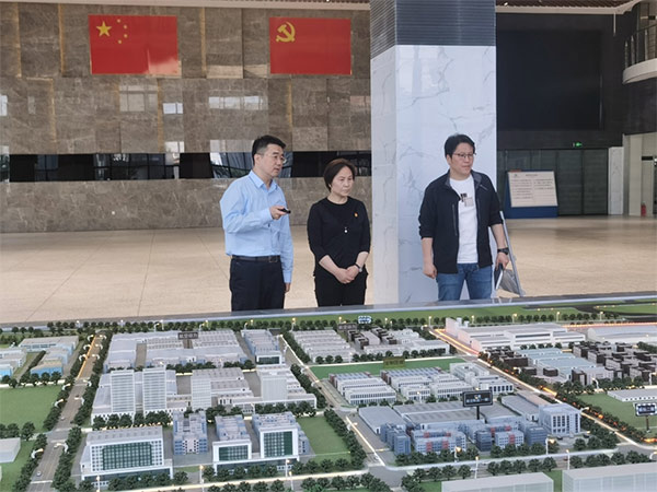 探索校企合作新路徑 攜手并進(jìn)共謀發(fā)展｜沈陽開放大學(xué)黨委書記馬麗一行到集團開展交流座談