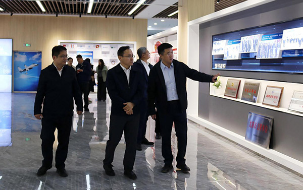 中國(guó)鋼研黨委副書記、總經(jīng)理高宏斌一行 到航產(chǎn)集團(tuán)調(diào)研